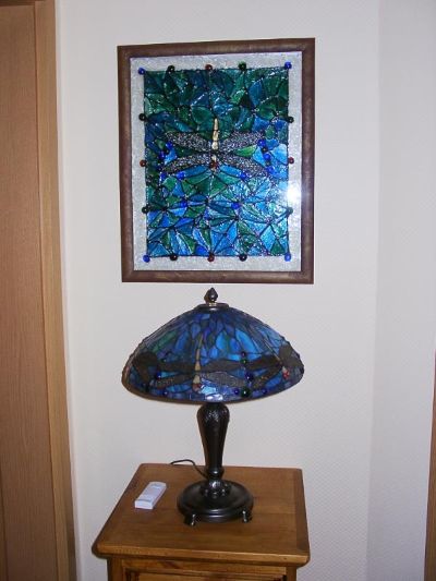 einer Original-Tiffany-Lampe angepasstes Bild in Window-Color Technik auf Tiffany-Niveau